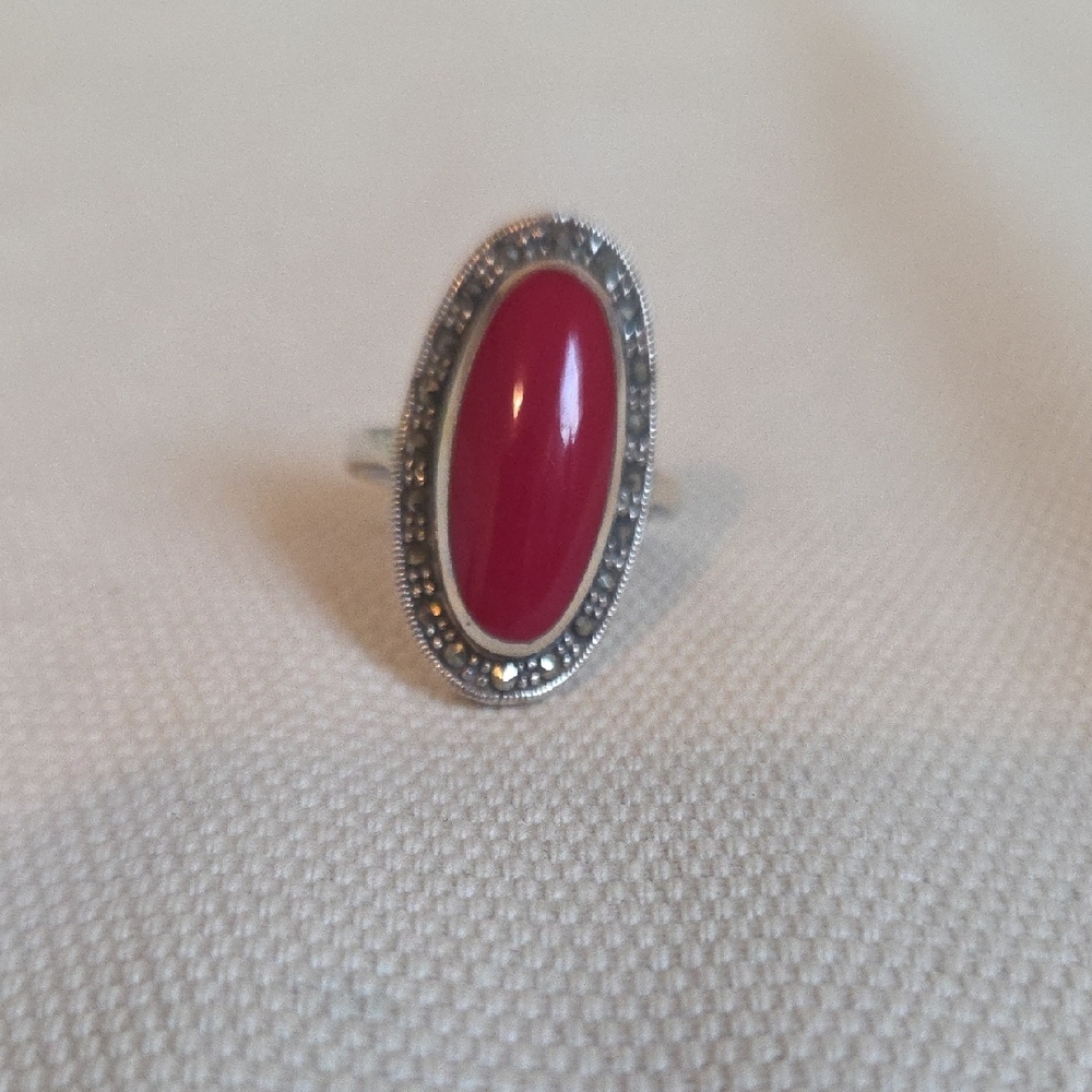 Elegant Red Oval Ring